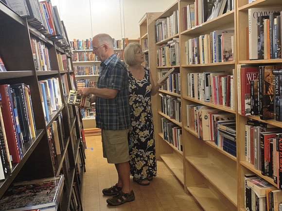 Maui Friends of the Library to open additional nonprofit bookstore in Kīhei  : Maui Now